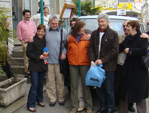 Heinz entouré de Jean-Marc, Philippe et Michel avec leurs épouses Heinz entouré de Jean-Marc, Philippe et Michel avec leurs épouses