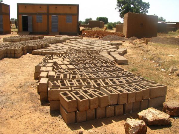 Matériaux de construction pour les latrines