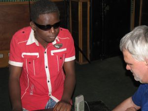 Il est cool ce jeune musicien aveugle